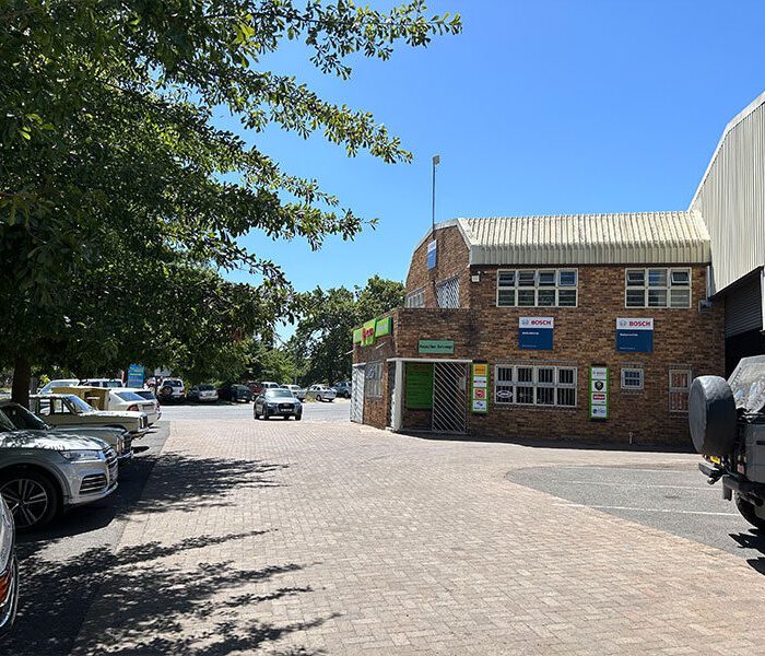 Car Repairs Stellenbosch | Tomson Motors | e-CAR 4 tomson-motors-plankenbrugh-stellenbosch-western-cape-car-service-e-car-11