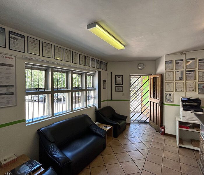 Car Repairs Stellenbosch | Tomson Motors | e-CAR 2 tomson-motors-plankenbrugh-stellenbosch-western-cape-car-service-e-car-13